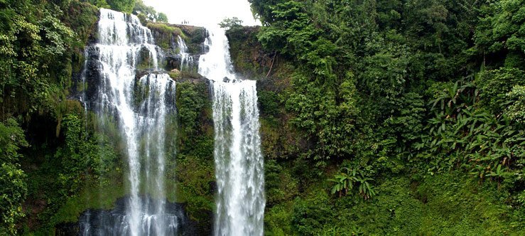 A high waterfall in the Pachmarhi forests